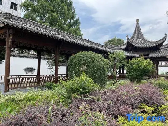 Xanadu Hotel In Yi County