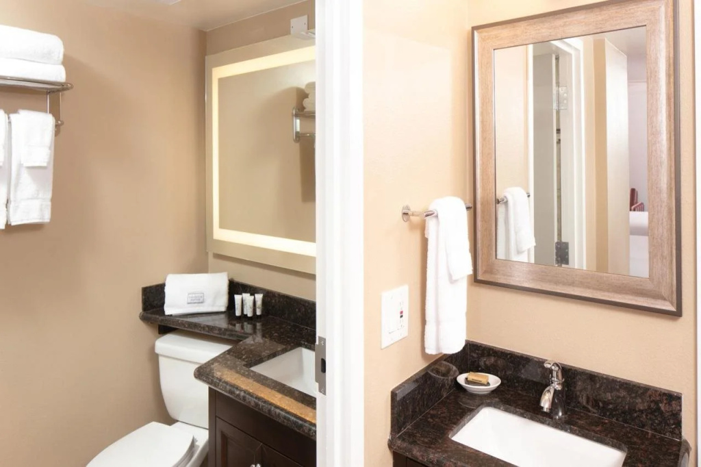 Radisson Hotel Orlando Lake Buena Vista South
