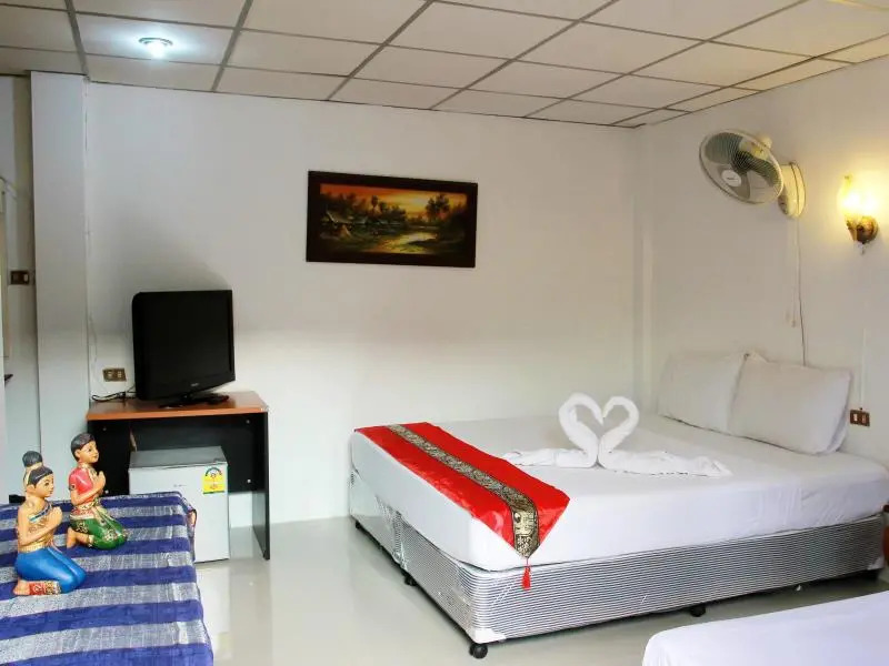 JJ karon beach hotel