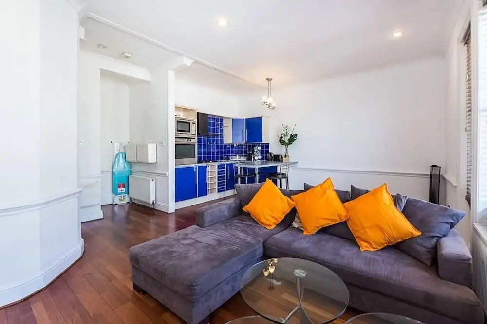 Bright stylish Nott Hill apart sleeps 6
