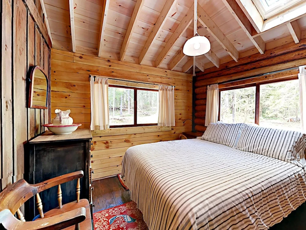 Sprucewood Cabin - 2 Br cabin by RedAwning