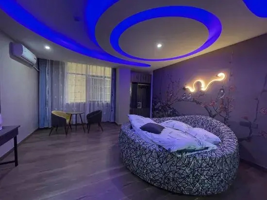 Maitreya Spades Hotel (Huquan Ecological Park Honghe Water Town Branch)