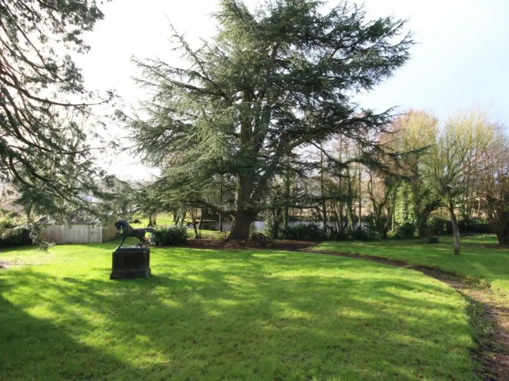 Maison de maître 19ème siècle avec grand parc et 5 chambres, tout inclus, à LAigle - FR-1-497-57