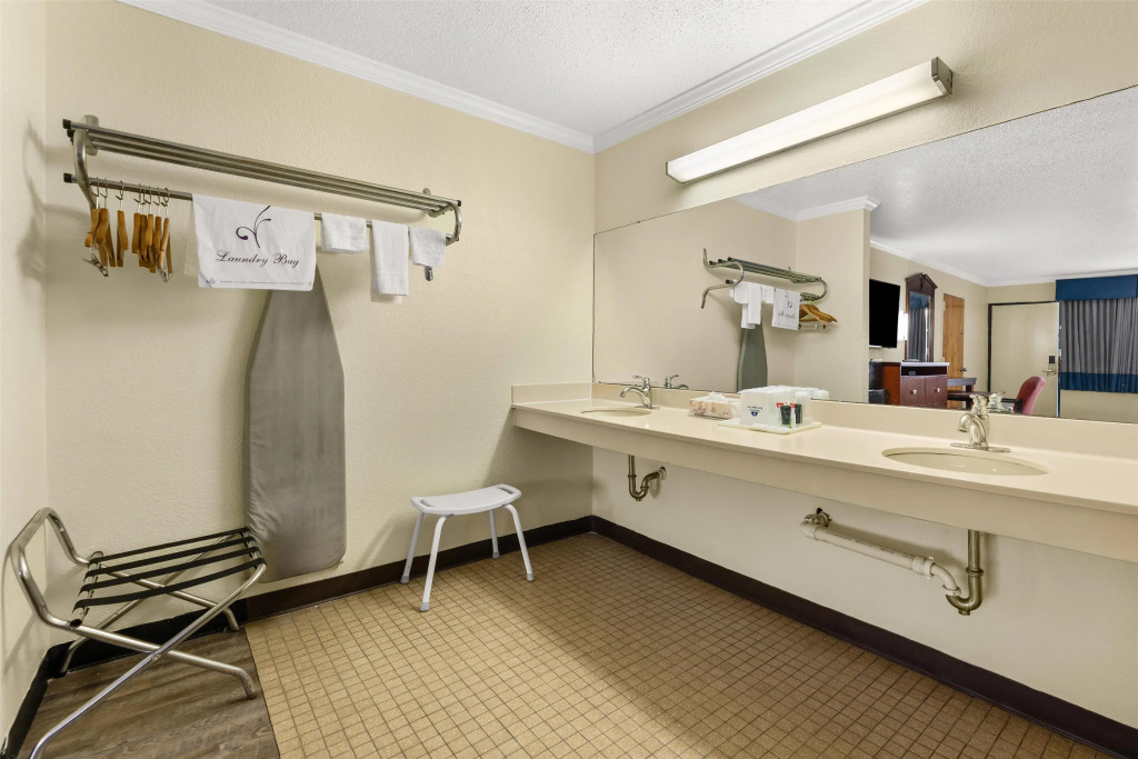 Americas Best Value Inn and Suites
