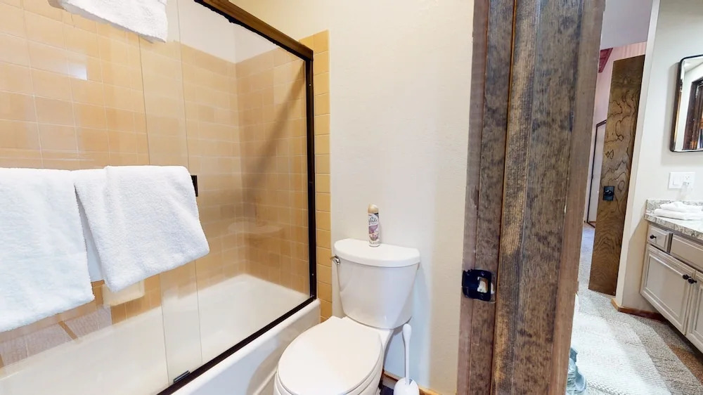 Snowcreek III 415 Gorgeous Mountain Views, Remodeled with Washer Dryer by RedAwning