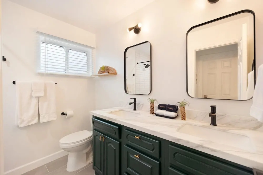 Alana House - Pool, Hot Tub, Bbq, Fire Pit + Walk To Hikes! 4 Bedroom Home by RedAwning