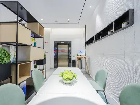 Homeinn Selected Hotel (Lishui High-Speed Railway Station Wanda Plaza)