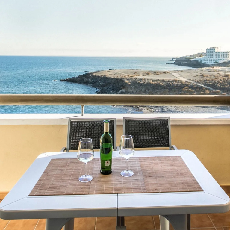 Apartamento La Playa, Primera Línea, Terraza y Vistas al Mar