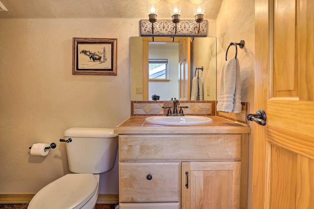 Ski-in/out Breckenridge Gem w/ Hot Tub!