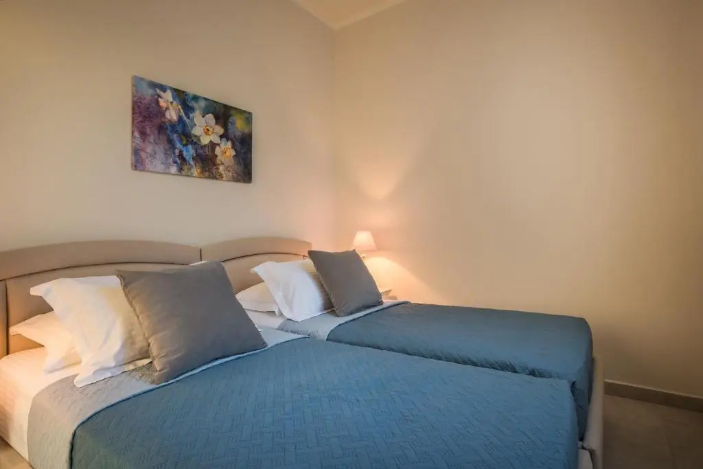 The Lagoon Luxury House