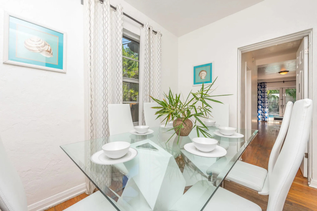 L’Etoile Apartments Part of the Oasis Casita Collection