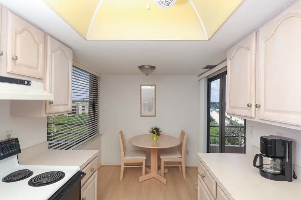 Anchorage Resort 7th Floor 2-bedroom Condo w Private Balcony Beach Access 0893