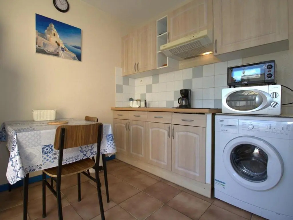 Appartement Balaruc-les-Bains, 1 pièce, 2 personnes - FR-1-553-77