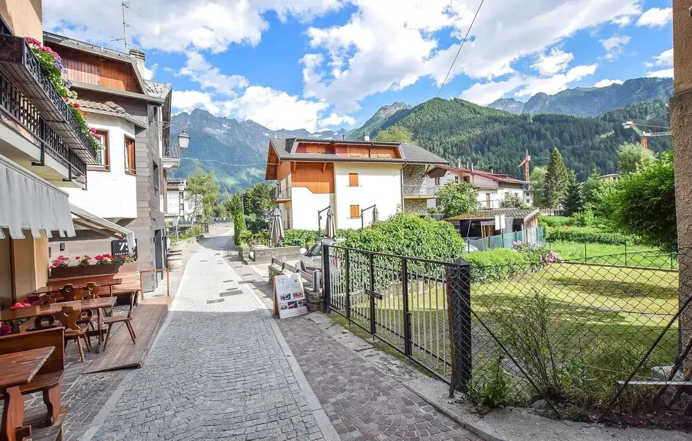 Beautiful Apartment in Ponte di Legno With 1 Bedrooms