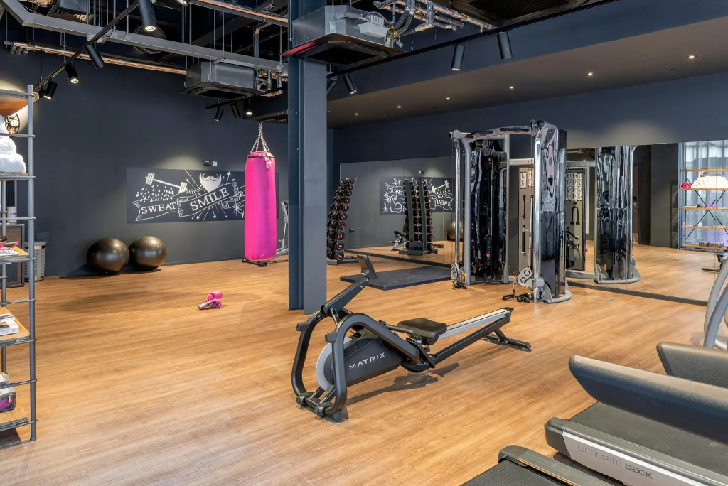 Moxy London Heathrow Airport