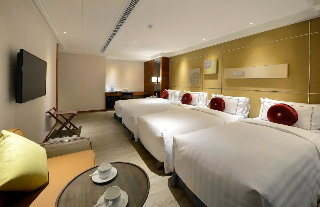 Shiny Ocean Hotel