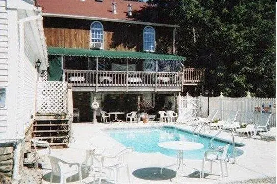 Sturbridge Country Inn