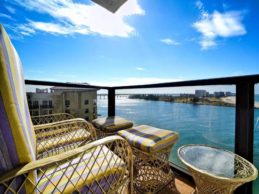440 West Condos 1508S Walk to the Beach 555