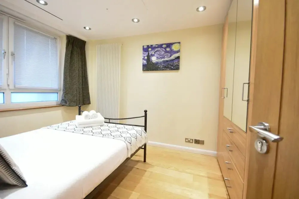 2-bedroom Tower Bridge Apartment Private Terrace for 6, London