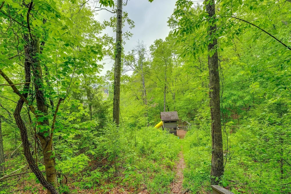 Secluded Cabin w/ Hot Tub Near Table Rock Lake!
