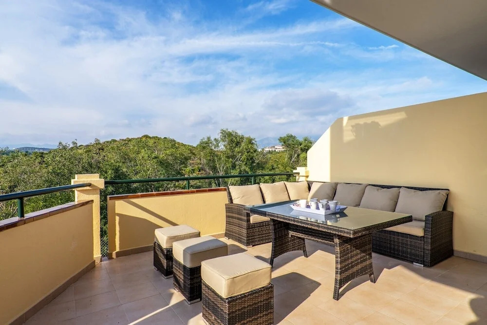 Bright Apartment with Sea View and Terrace Ref 53