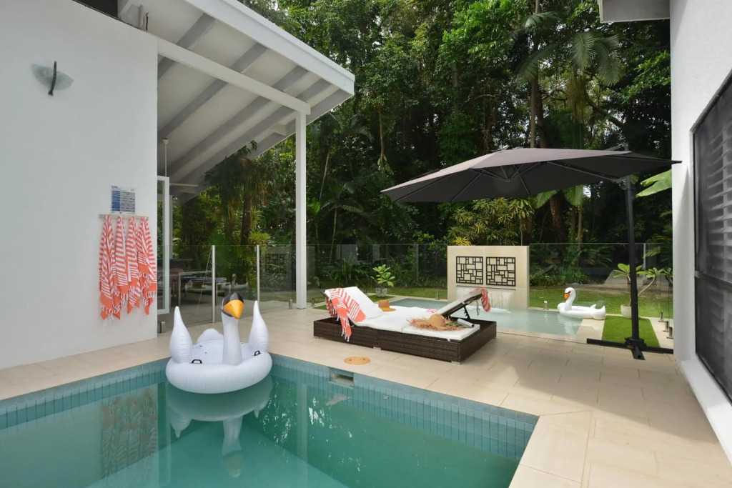 Pavilions in the Palms Heated Pool Short Path To Beach Five Bedrooms Sleeps 14