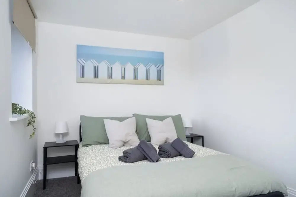 Modern 5 Bed-2 Bath Apartment