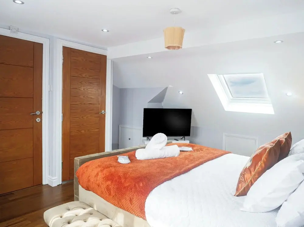 Spacious 6 Bedroom House in Bexleyheath