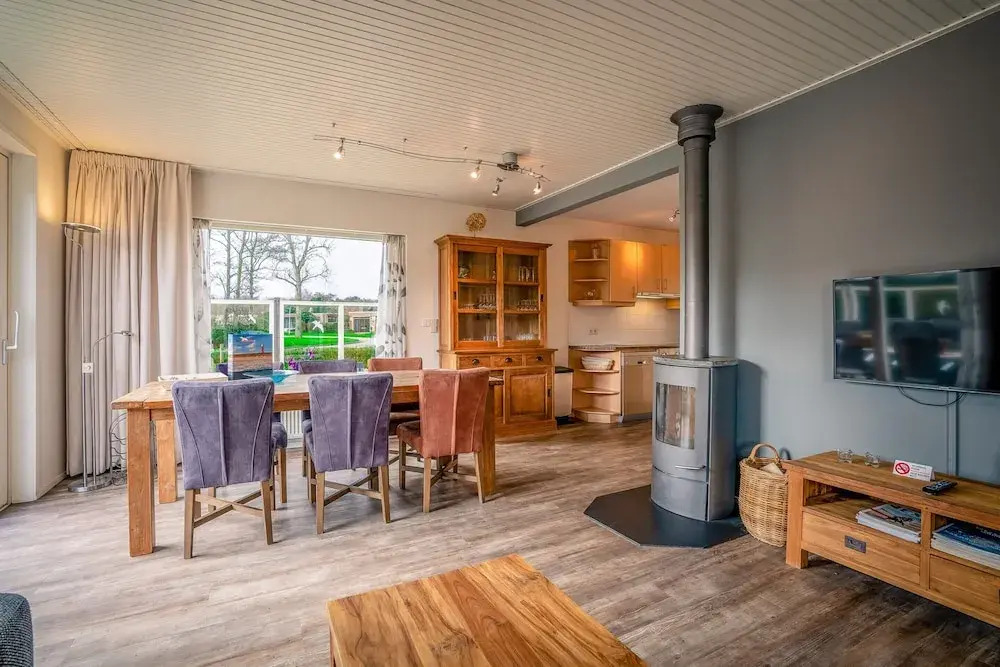 Modernly Furnished 6-person Bungalow in the Seaside Resort of De Koog