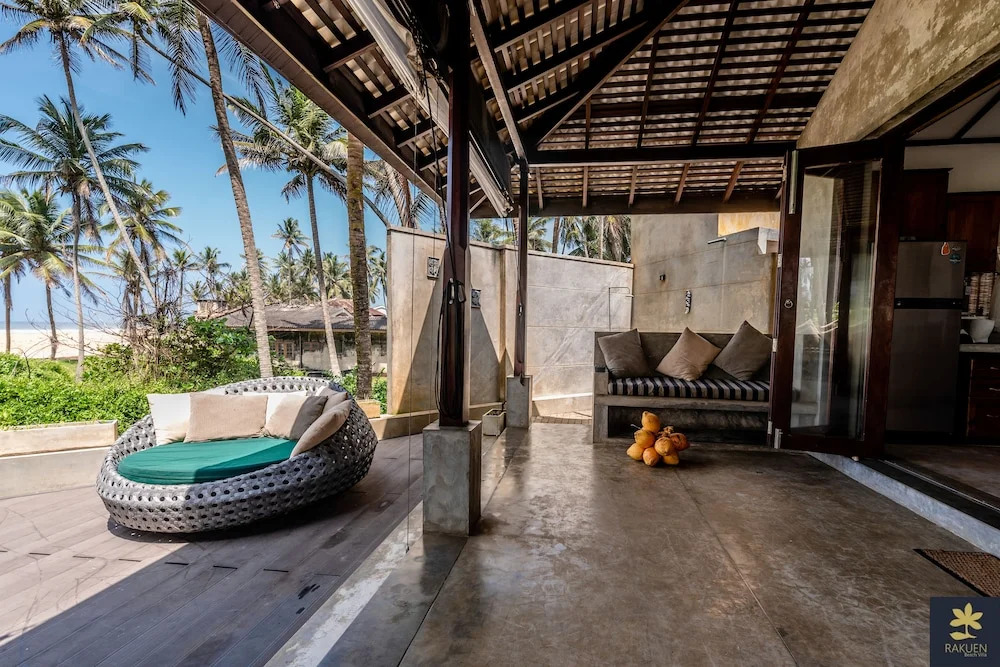 Rakuen Beach Villa