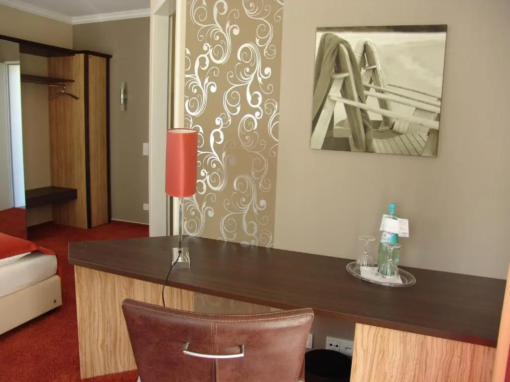 M13 Hotel