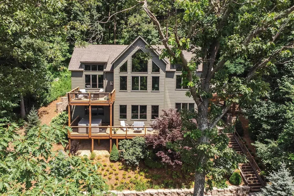 Grand Chalet w/ Hot Tub - Near Wintergreen Resort