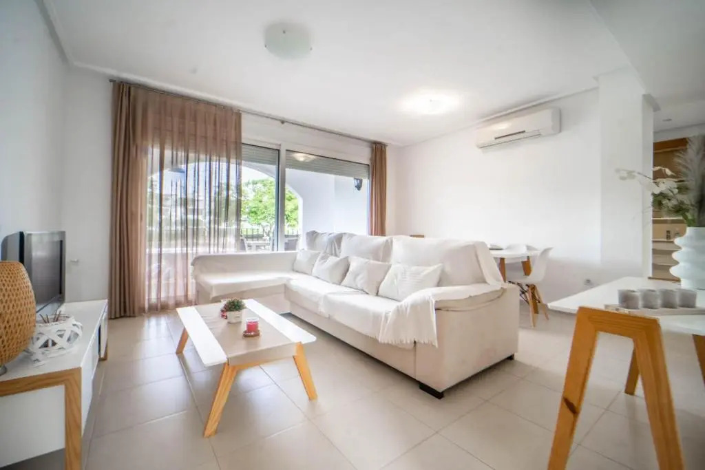 Bright Apartment with Pool Views - BA811