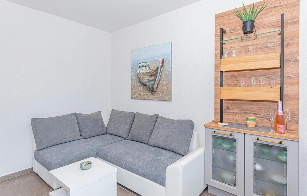 Nice Apartment in Pirovac With Wifi and 2 Bedrooms