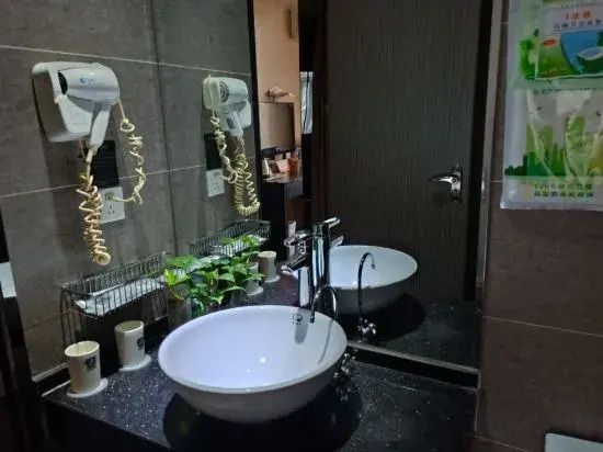 Qingmu Hotel (Wanda Plaza, Changjiang East Road, Chaohu)