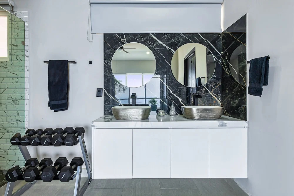 Dog-friendly Ocean View Penthouse & Studio With a Full Kitchen & Kitchenette