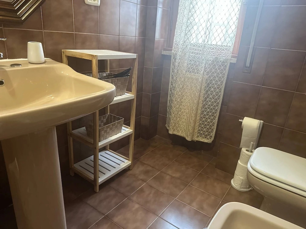 Room in B&B - Comfortable Room With Spacious Kitchen - Suite Colosseo