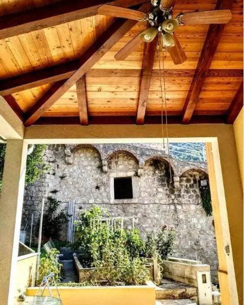 House Ina Ston