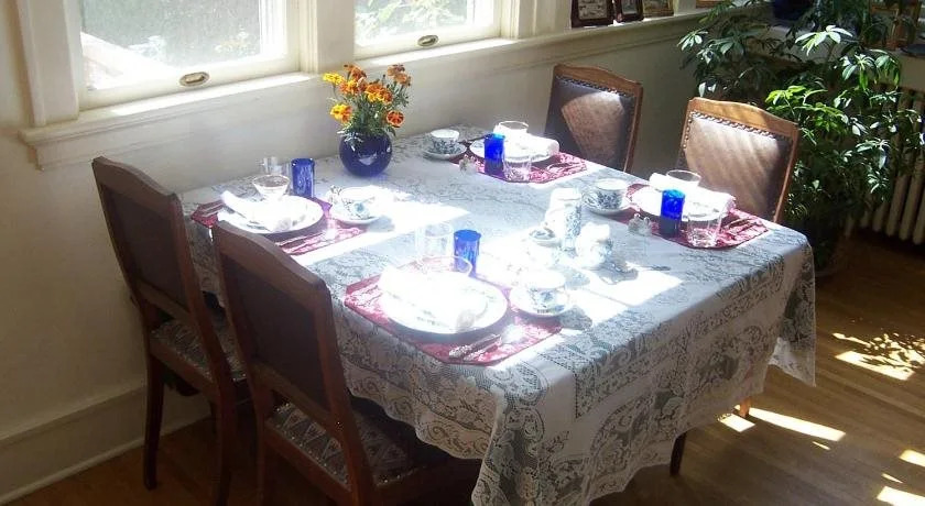 Robins Nest Bed & Breakfast