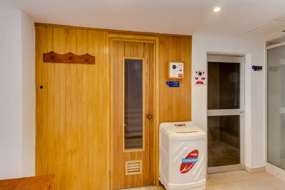 Comodo apartamento c/ piscina interior y exterior