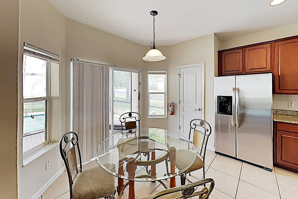 Windsor Hills Oasis: Private Pool, Spa & Game Room 6 Bedroom Home