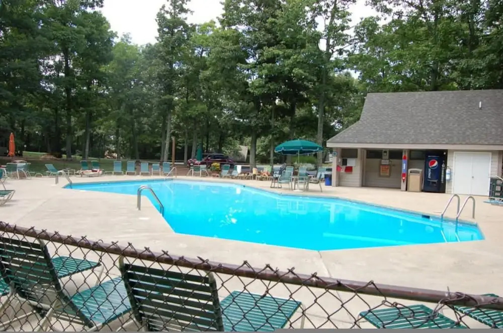 Stoney Creek Cottage Wintergreen w EV Charger