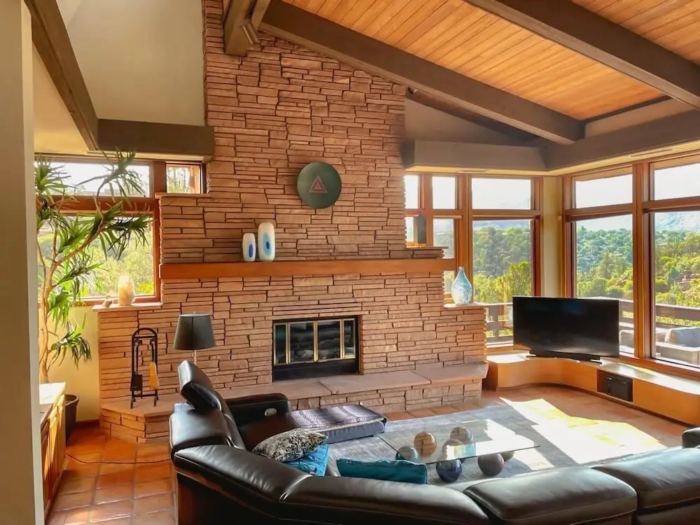 Hilltop Designer Villa, 3 Acres, Forever Views