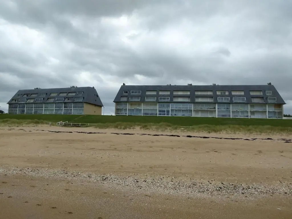 57 M2 LES PIEDS DANS l EAU Cabourg