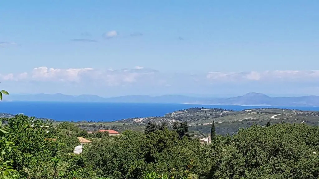 Lotza Traditional House Salakos