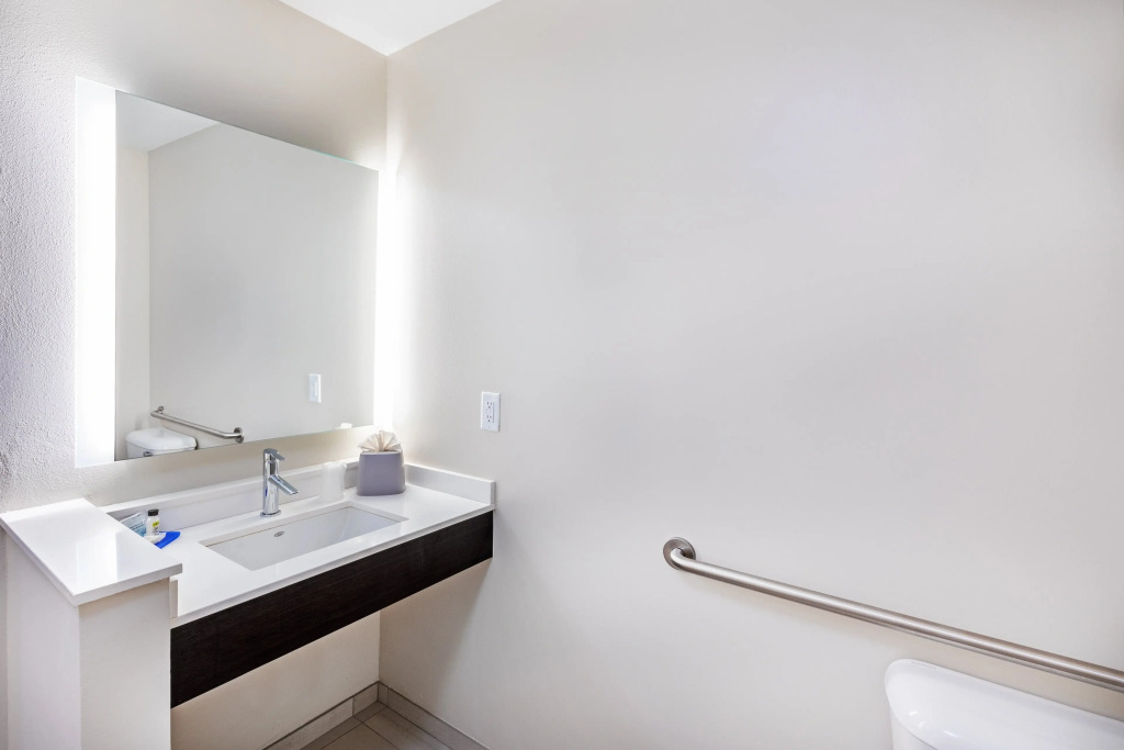 Holiday Inn Express & Suites Purcell by IHG