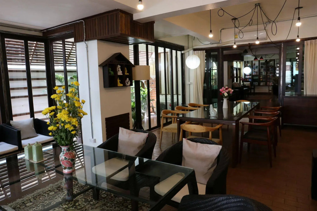 Kampaeng Ngam Hotel - Steps to Night Bazaar & Old City