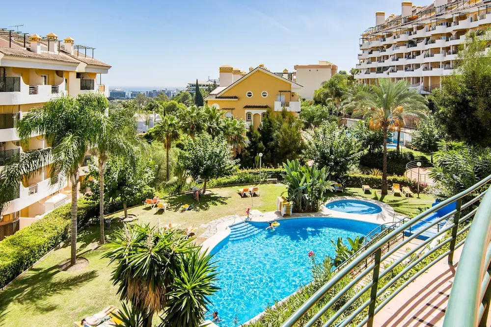 SAA2 Stunning 3 bedroom apt in Puerto Banus Roomservice