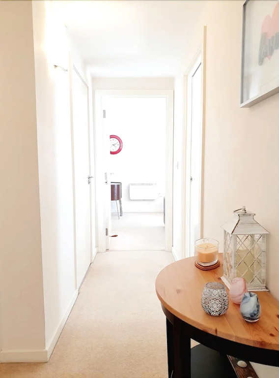 Airy 2 Bed 2 Bathroom With Balcony