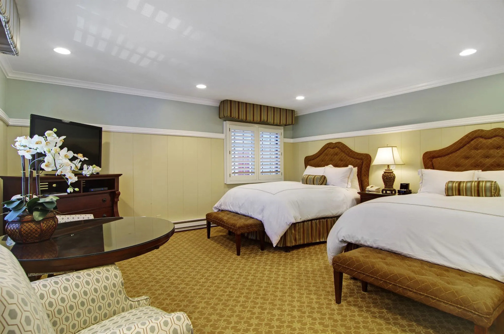 Wayside Inn